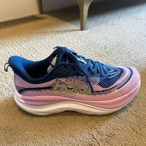 Women’s Skyflow , size 9